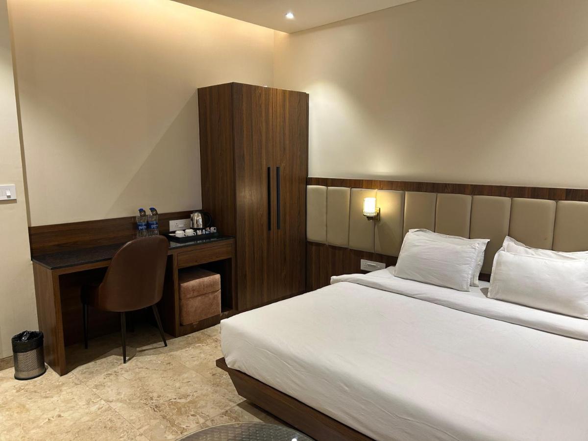 The Imperial Prime Clarks Inn Suites, Bhīlwāra Exterior foto